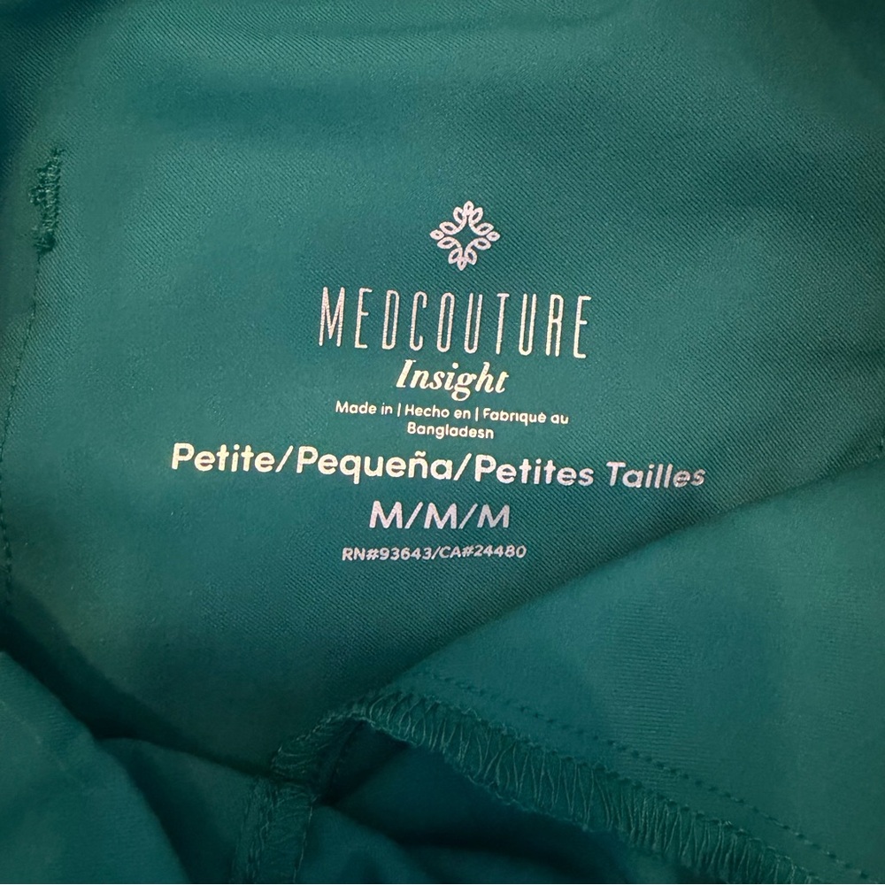 Med Couture Scrubs in Green and Black (Women’s medium petite) - Picture 3 of 9